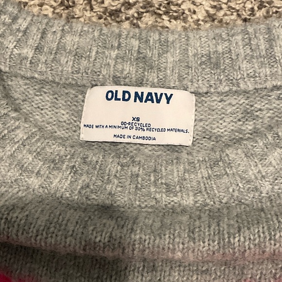 Old Navy Women’s Gray Sweater with Vibrant Pink Heart, Valentines Day size xs - Picture 8 of 9